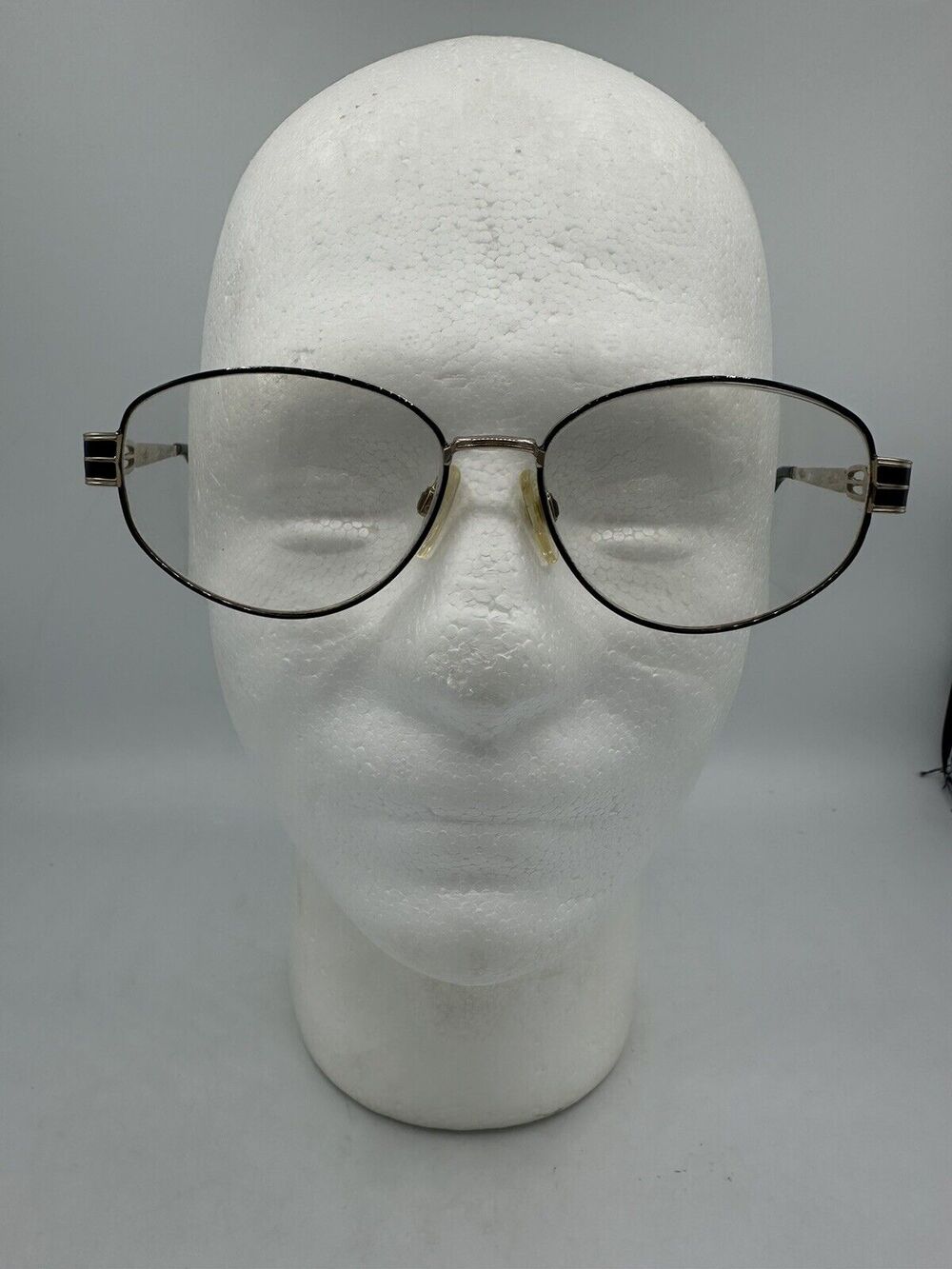 Vtg Tura Mod-709 Women's Oval Eyeglasses Frames Gold Black 56 15